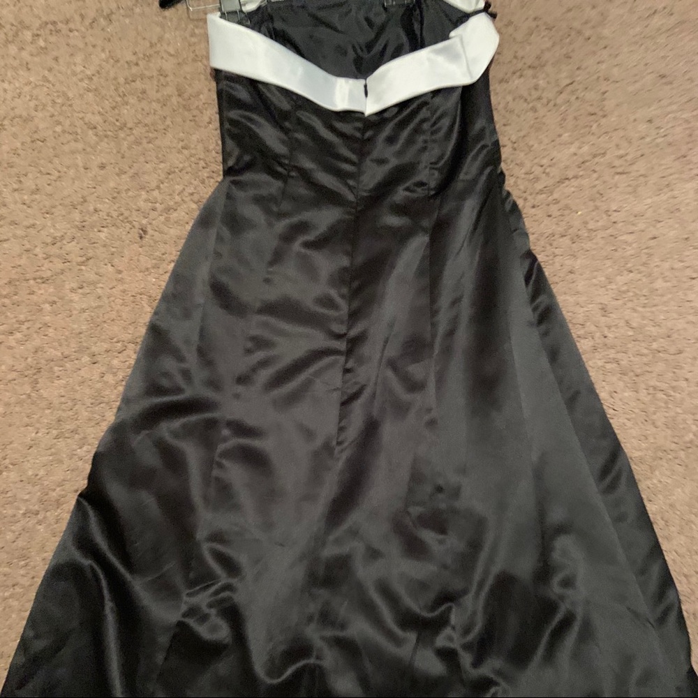 Dress - Picture 4 of 4